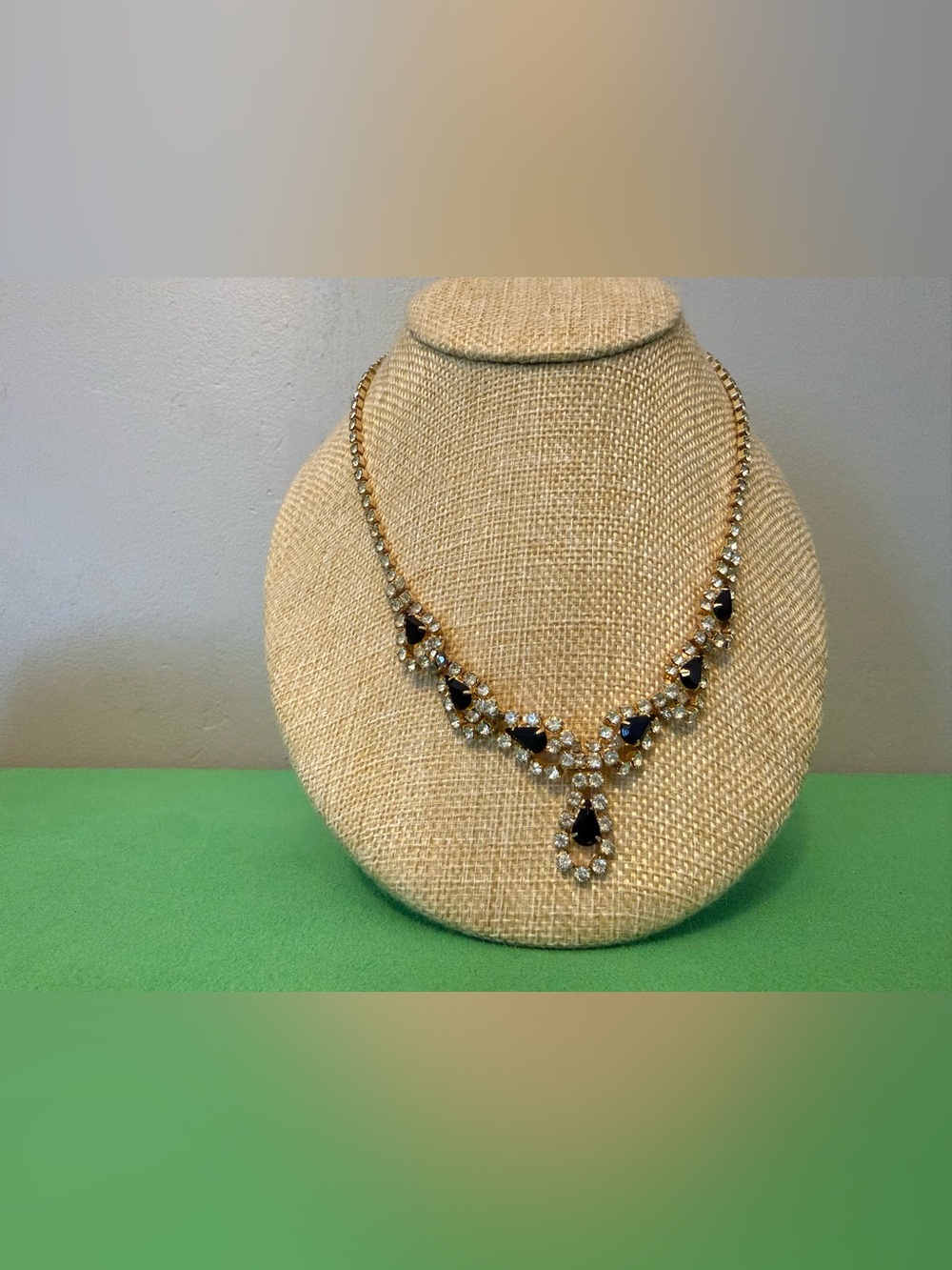 Bintage Siluane Rhinestone Elegant Gold Necklace with Black Teardrop Stones